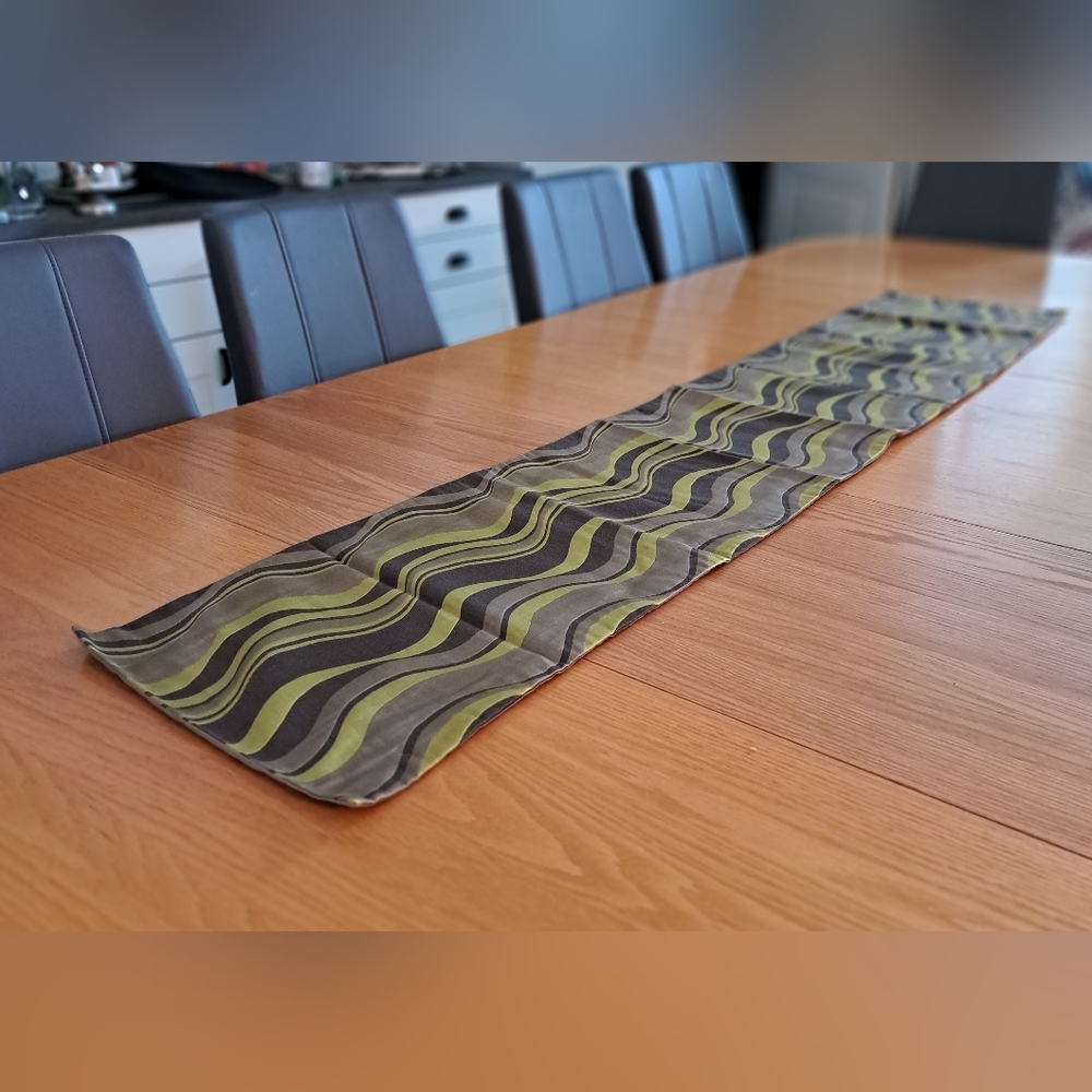 Beautiful Satin Effect Table Runner